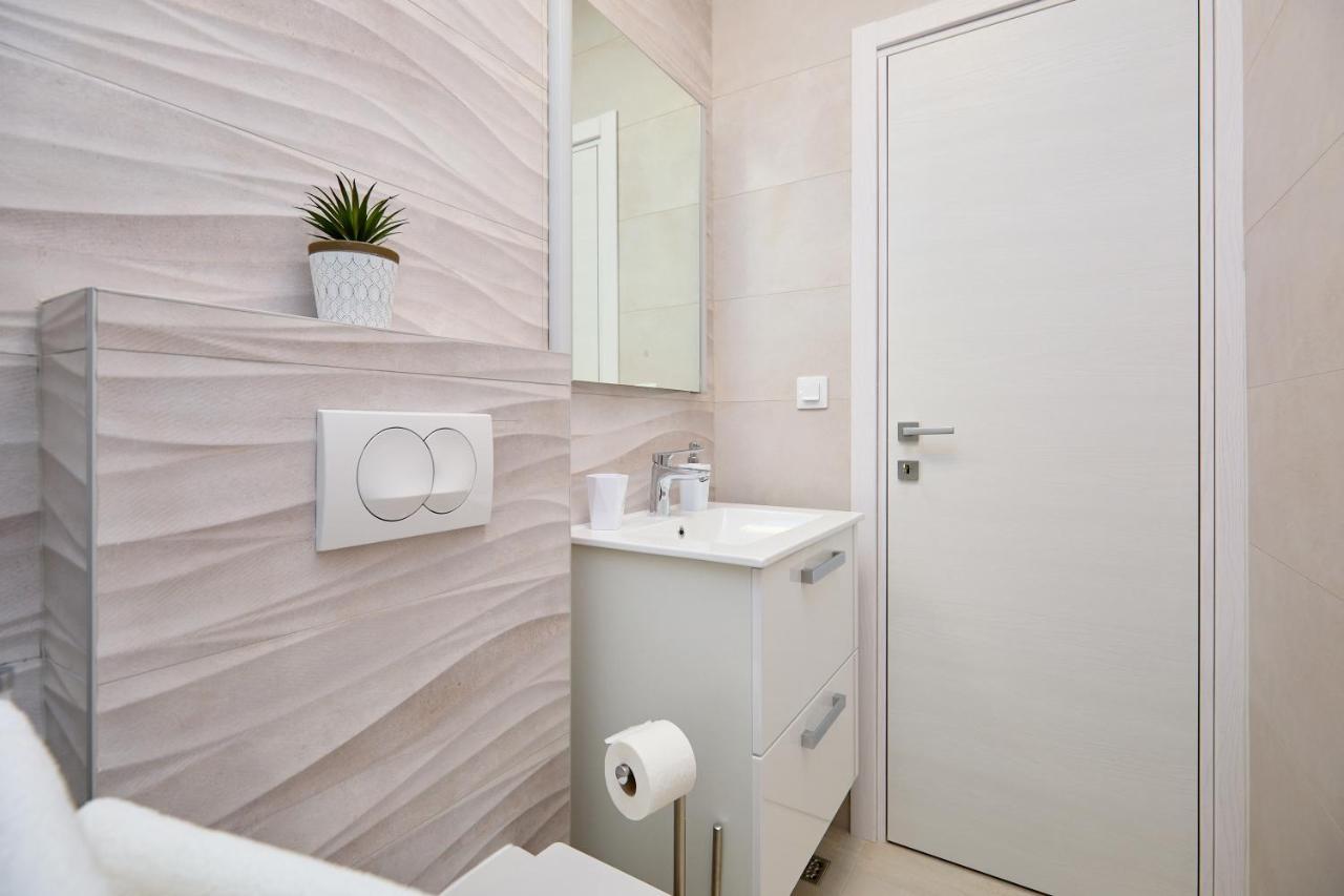 Green Lantern Apartments Okuklje Экстерьер фото